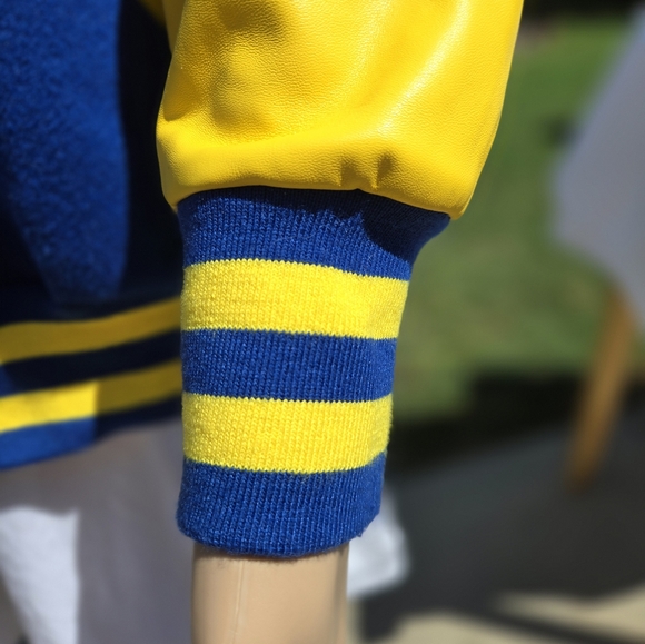 Archie Comics Jacket - Picture 4 of 9